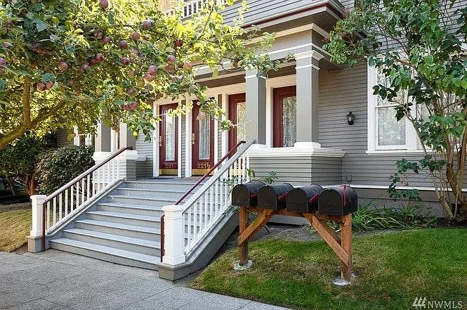 219 Howe St — Photo 1