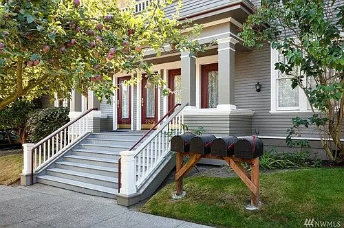 219 Howe St Photo 1