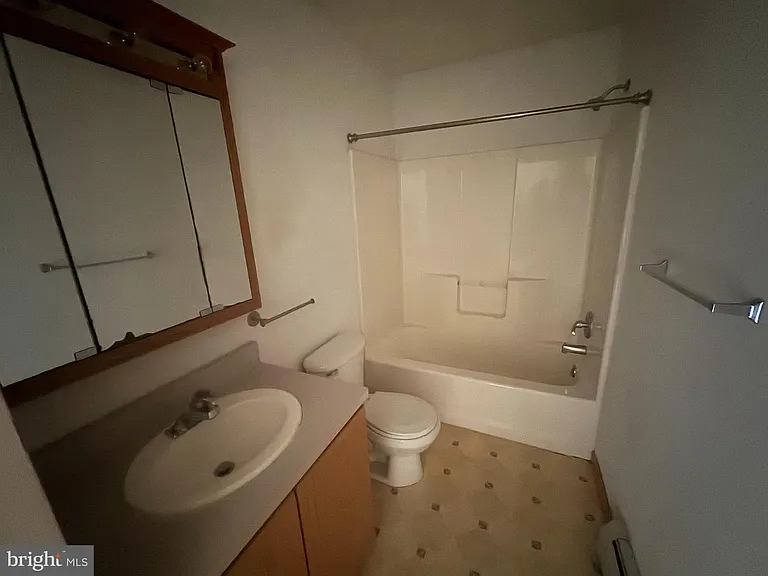 131 Smith St #B5 — Photo 5