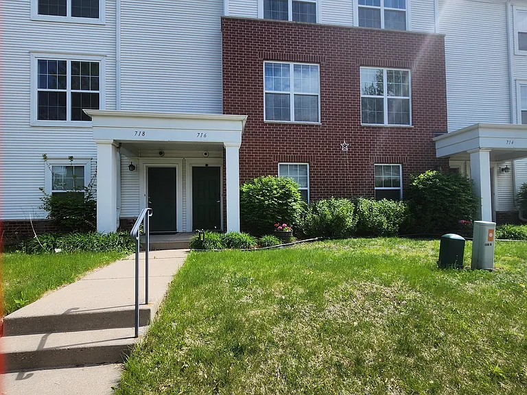716 Bryant Ave N — Photo 1
