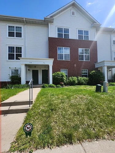 716 Bryant Ave N Photo 1
