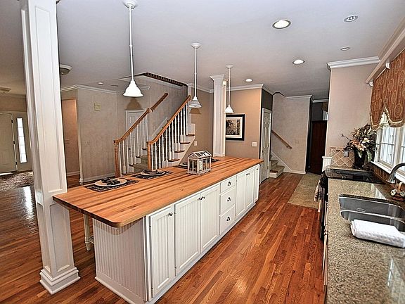 2nd image of 7625 Kestrel Way E