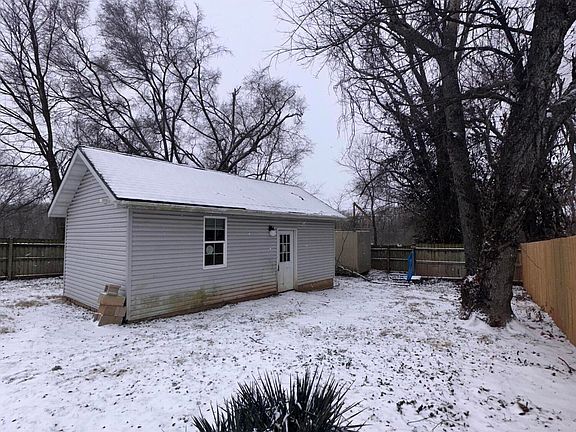3rd image of 1105 S Overhill Avenue