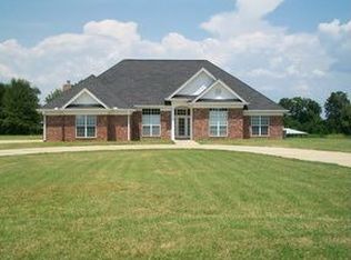 300 Riverside Ln, Natchez, LA 71456