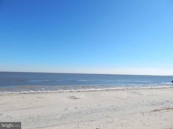 5th image of 347 S Bay Dr