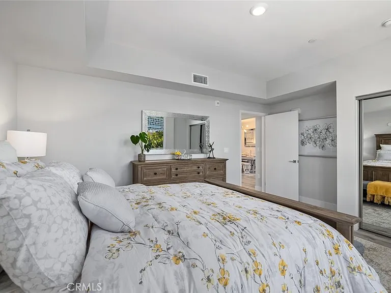 5820 La Mirada Ave #401 — Photo 49