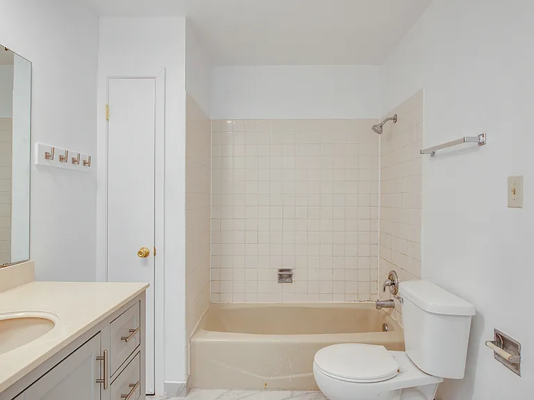 889 Heatherbrook Ct — Photo 17