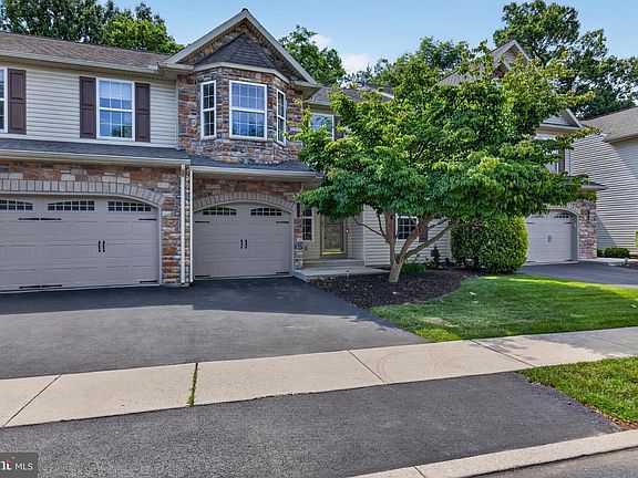 2nd image of 103 Pin Oak Ct