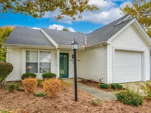 1111 Lake Meadow Ln, Brunswick, OH 44212