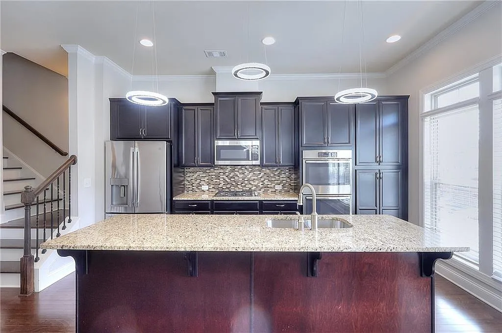 4 bed, 3.5 bath, 1788 sqft, $4,200 — Photo 1