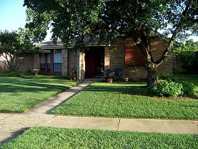 326 Quail Hollow Dr photo 1