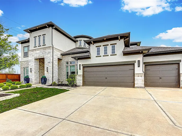 9903 Regal Bend Dr — Photo 3