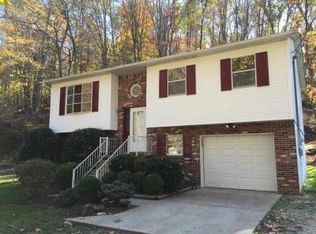 38 Lost Valley Dr, Huntington, WV 25705