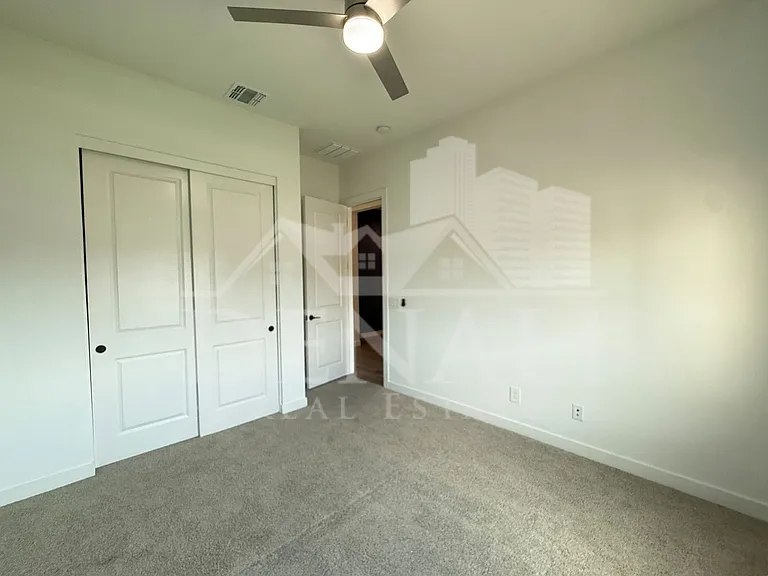 1447 E Flower St — Photo 22