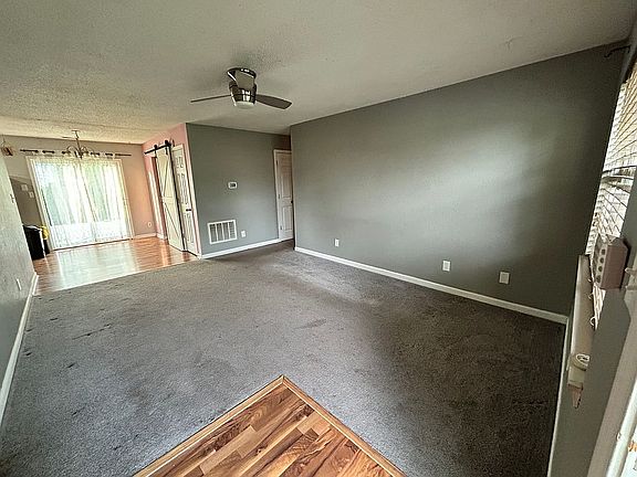 4th image of 134 Meadow Creek Dr S