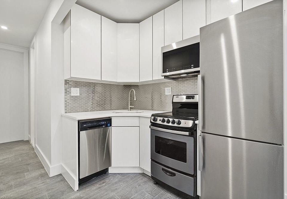 1st image of 586 Lincoln Pl #3