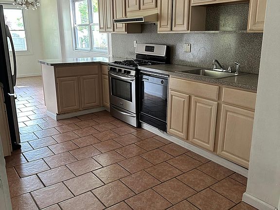 2nd image of 2734 Gifford Ave