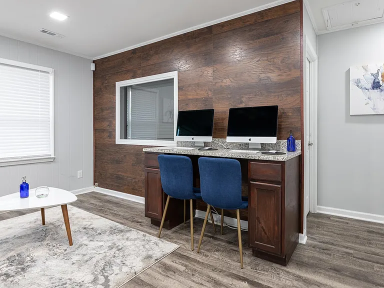 Ponderosa Apartments — Photo 16
