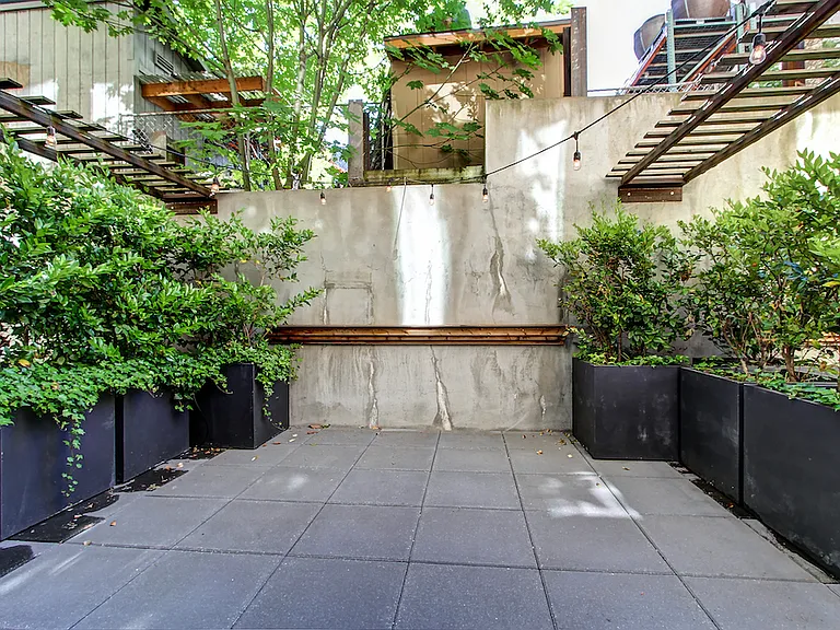 Dunn Motors Apartments — Photo 46
