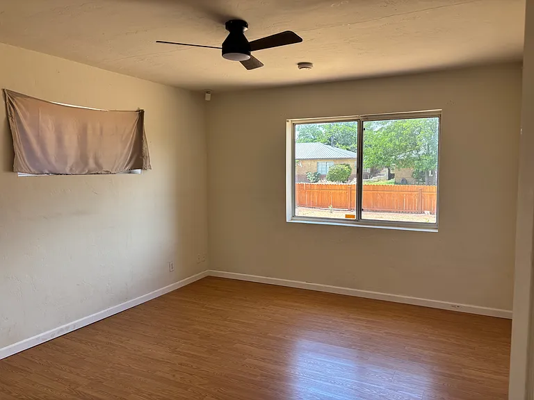 1814 Valencia Dr NE — Photo 8