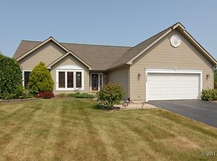1042 Trudy Ln, Fox Lake, IL 60020