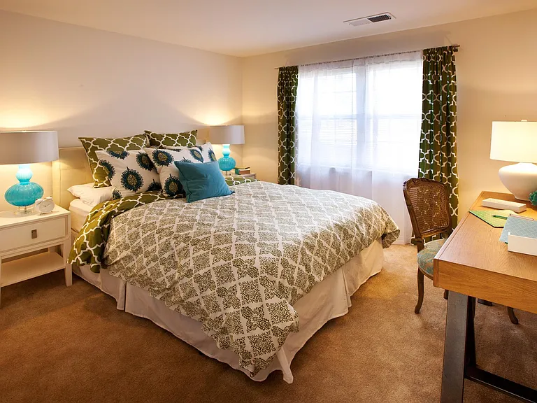 Hickory Hills Condominiums — Photo 9