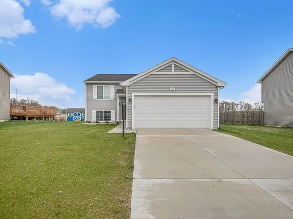 604 Twin Hills Dr, Watervliet, MI 49098