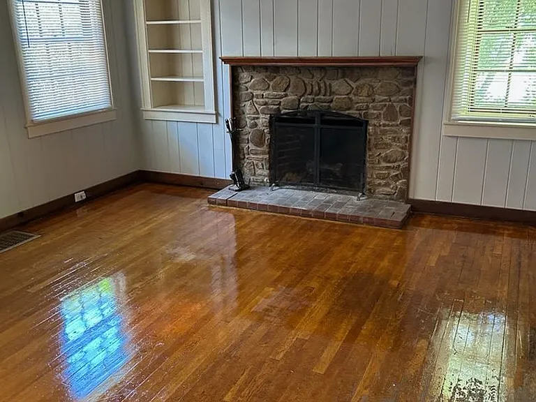2300 Rosewood Ave — Photo 10