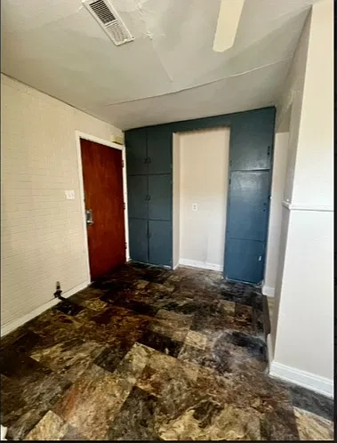 3 bed, $1,300 — Photo 2