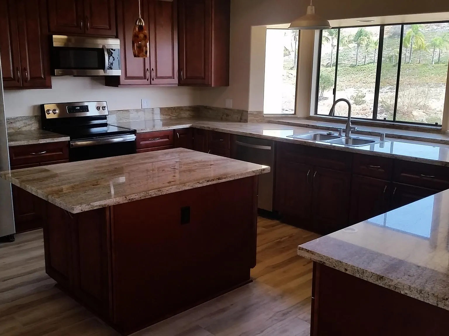 4 bed, 3.5 bath, 5000 sqft, $5,950 — Photo 3