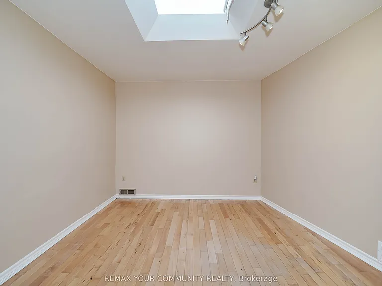 1378 Danforth Ave S #2 — Photo 16