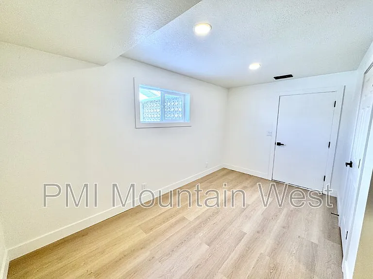 7115 S 2155 E — Photo 18