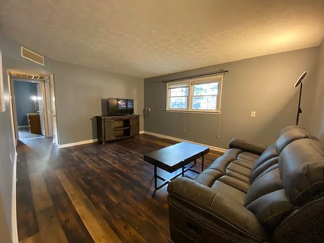 220 Pearson St — Photo 14