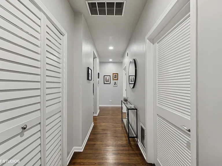33 W Huron St #510 — Photo 9
