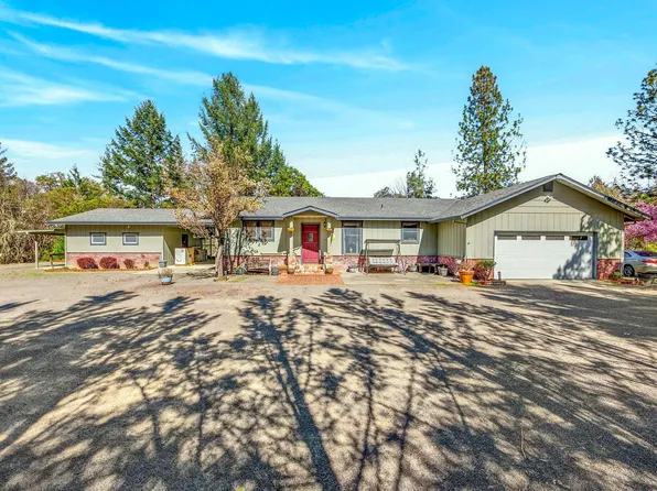 2542 Thomas Ter, Grants Pass, OR 97527