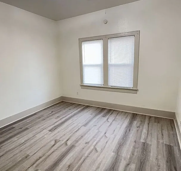 1326 W Elm Ave — Photo 12