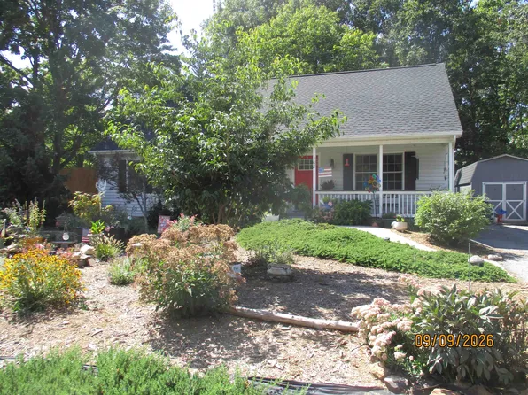 108 Canton Ln, Stuarts Draft, VA 24477