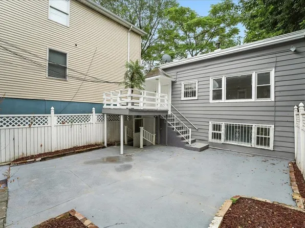 283 Griffith Street image 27 of 29