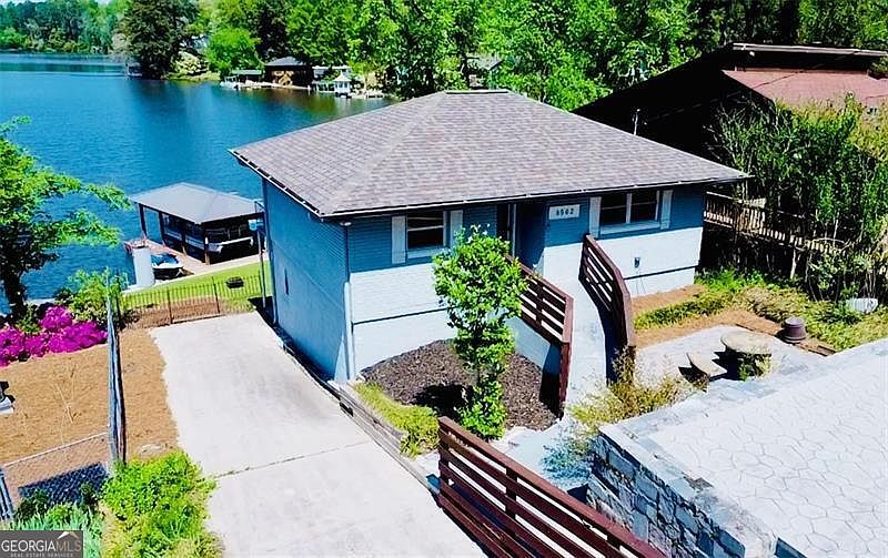1st image of 8562 Lake Dr