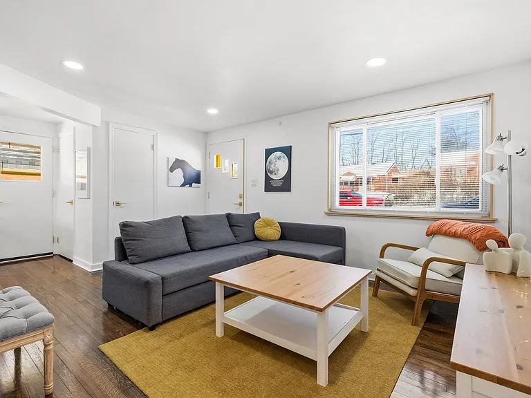 215 McMasters Dr — Photo 1