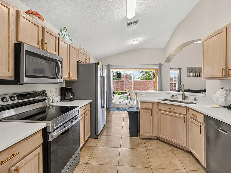 1550 Casterton Cir — Photo 10