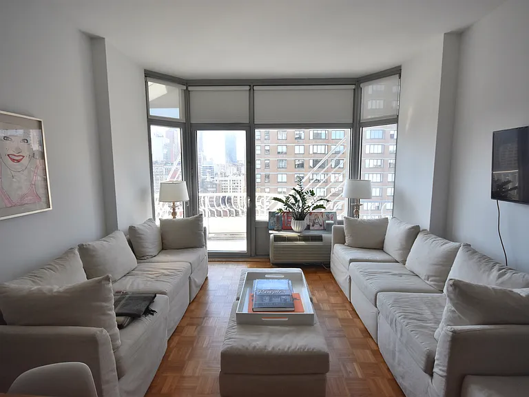200 E 32nd St #21C — Photo 1