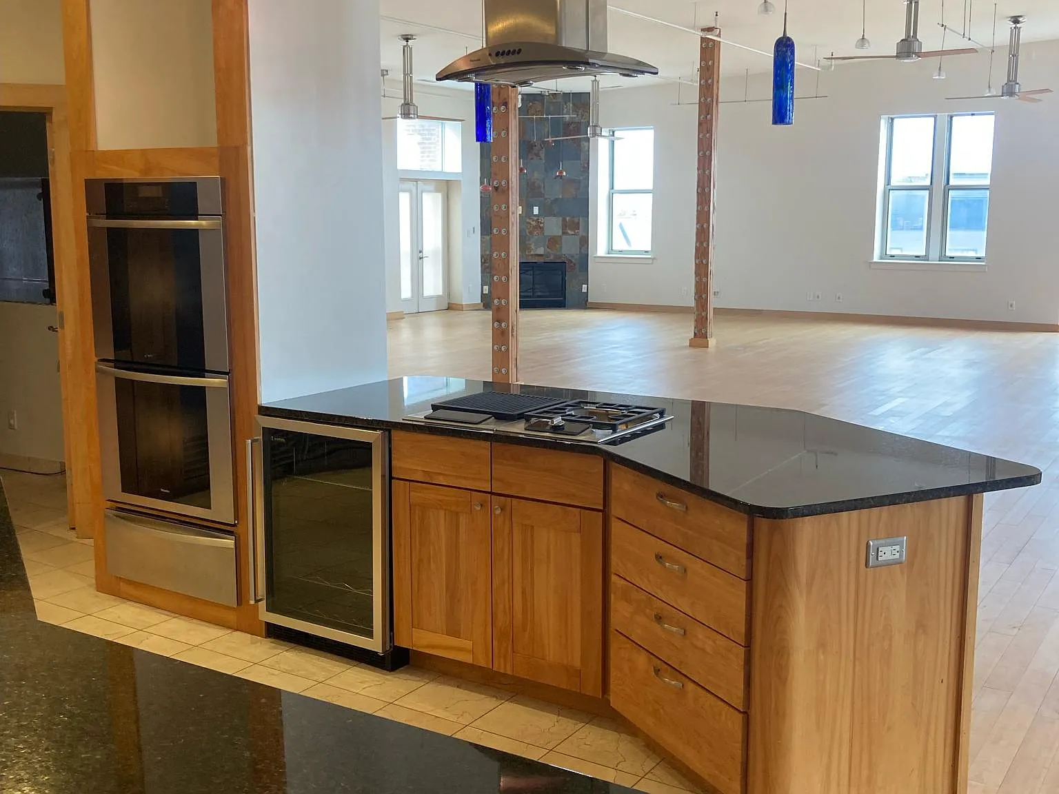 3 bed, 4200 sqft, $3,500 — Photo 1