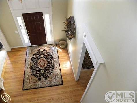 SOMERSET 47276 FOYER.JPG