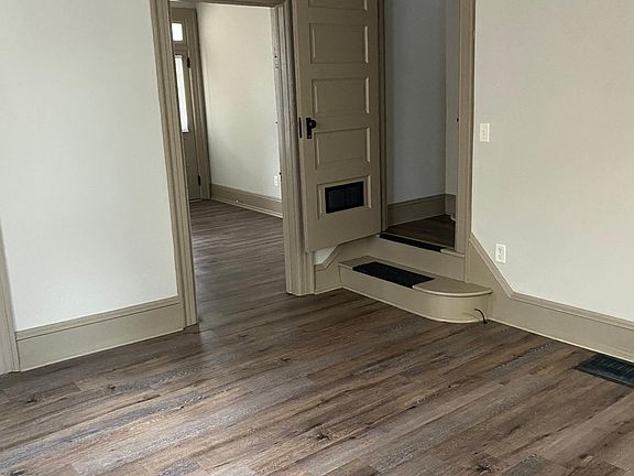 5th image of 122 N George St