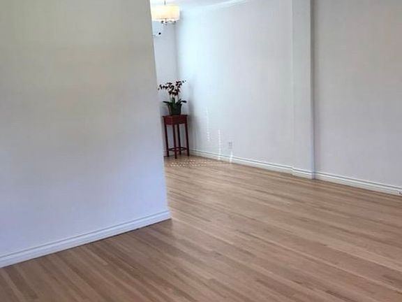 5th image of 1216-1222 W Victory Blvd #1218