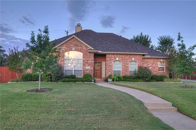 1st image of 1606 Twin Oaks Dr