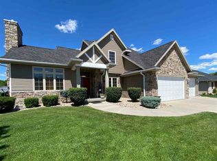 904 Madden Rd, Hastings, NE 68901