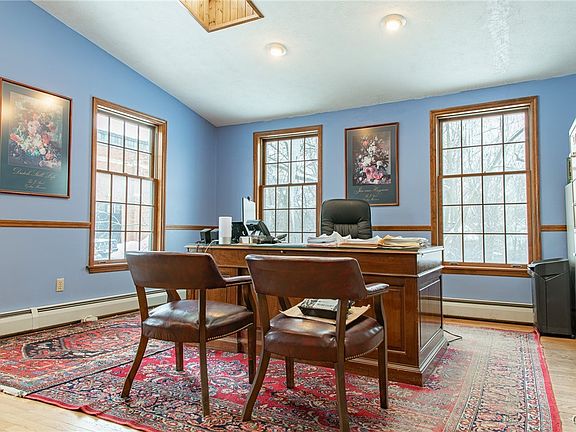 4th image of 233 Cedar St