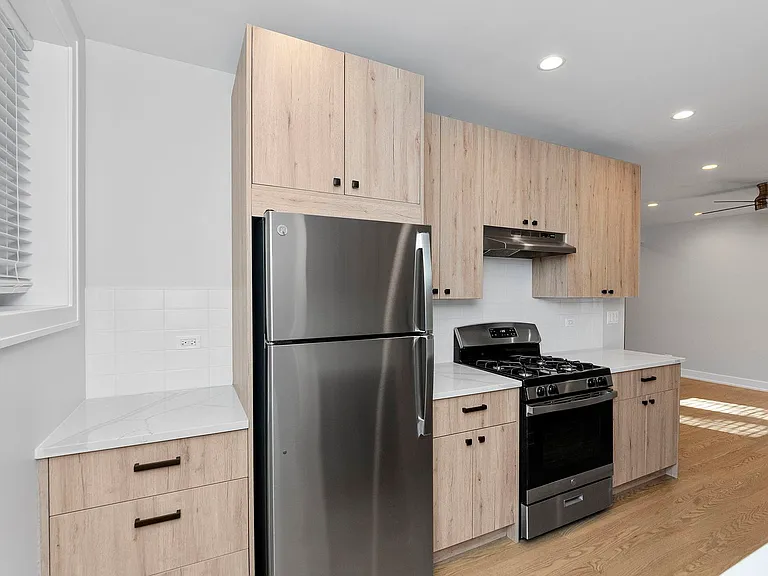 1910 W Winnemac Ave #1908-2 — Photo 4